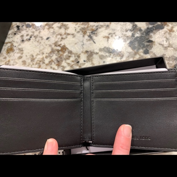 ❌SOLD❌ New Men’s Black Michael Kors Andy Wallet - Picture 4 of 7